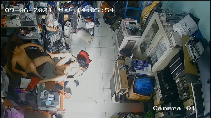 Vợ chồng xxx nhau trong của của quý máy tính
